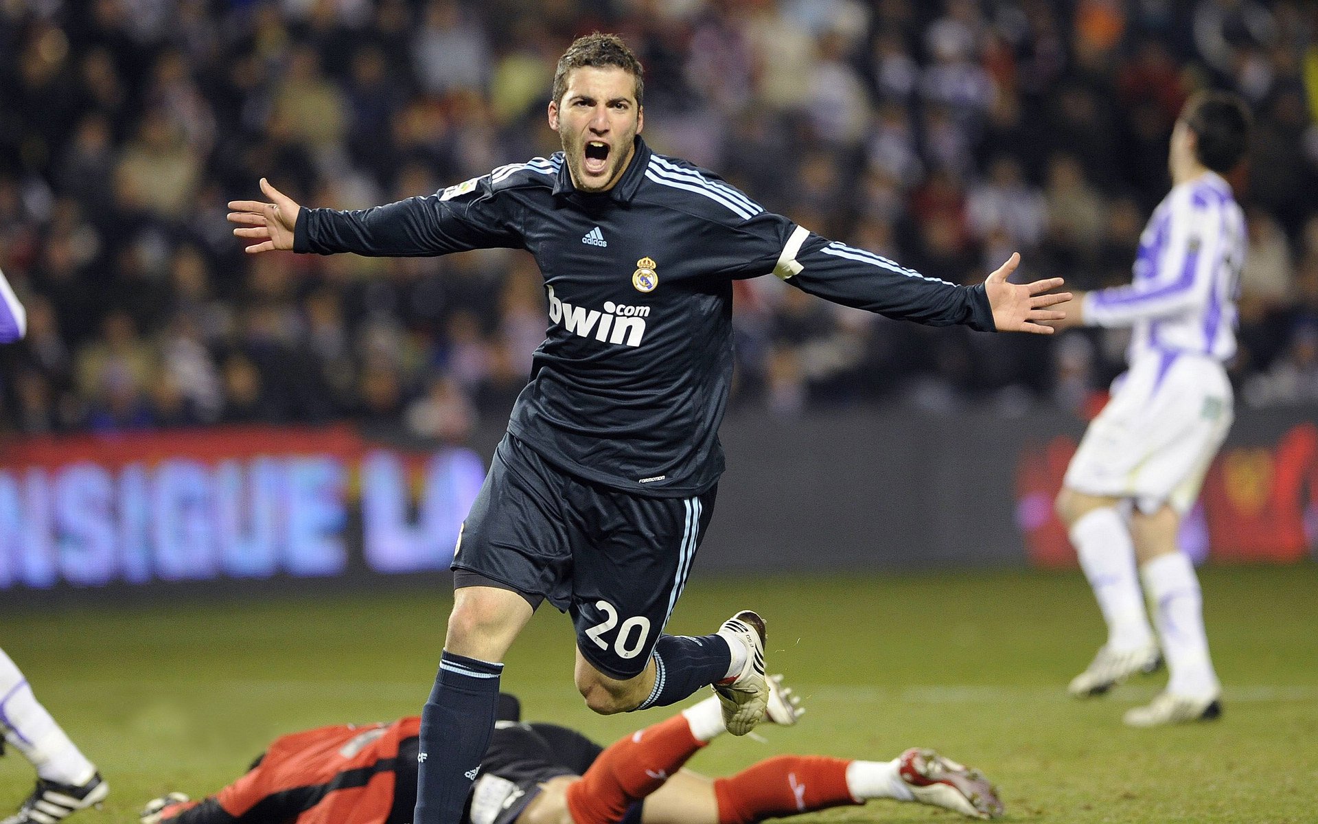 赖斯铁闸封死多特蒙德！喀麦隆式防守哲学如何摧毁德甲豪门？