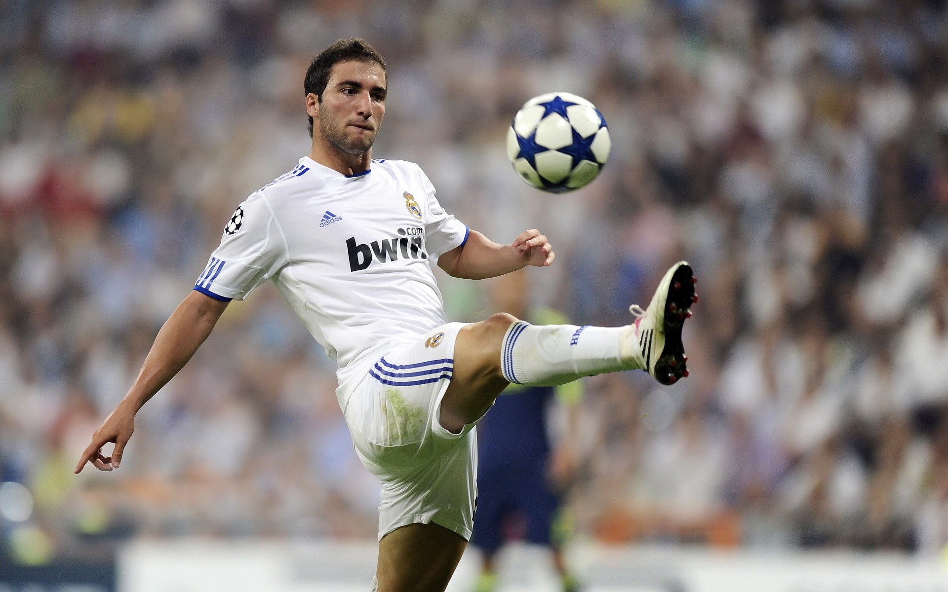 撕裂巨网的孤星，布克抢七夜如何用史诗数据击碎质疑？