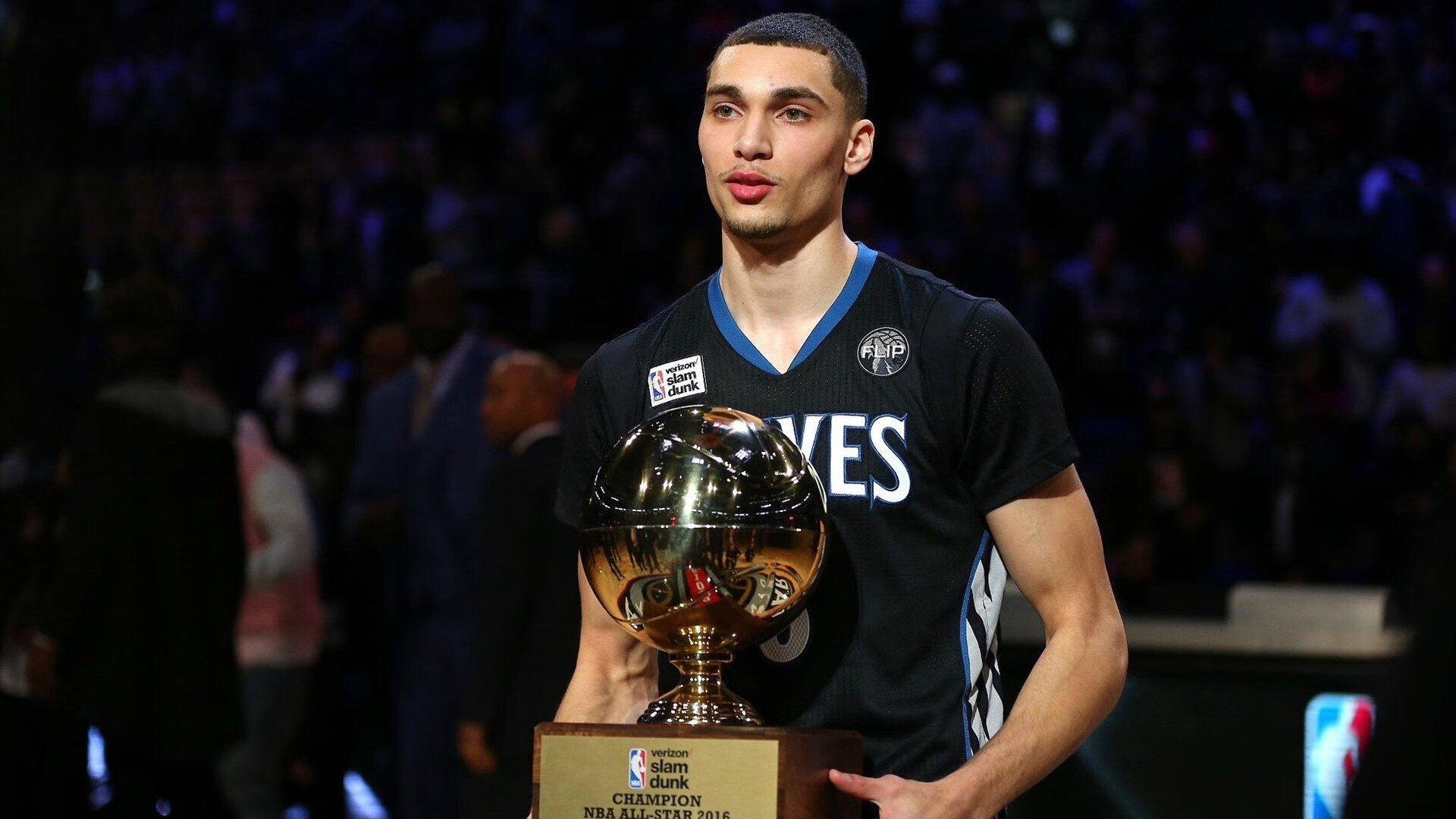 爆发与封锁，英格拉姆狂飙引领湖人，窒息式防守彻底锁死爵士